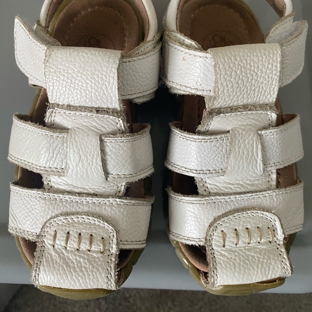 White worn 2 times unisex sandals